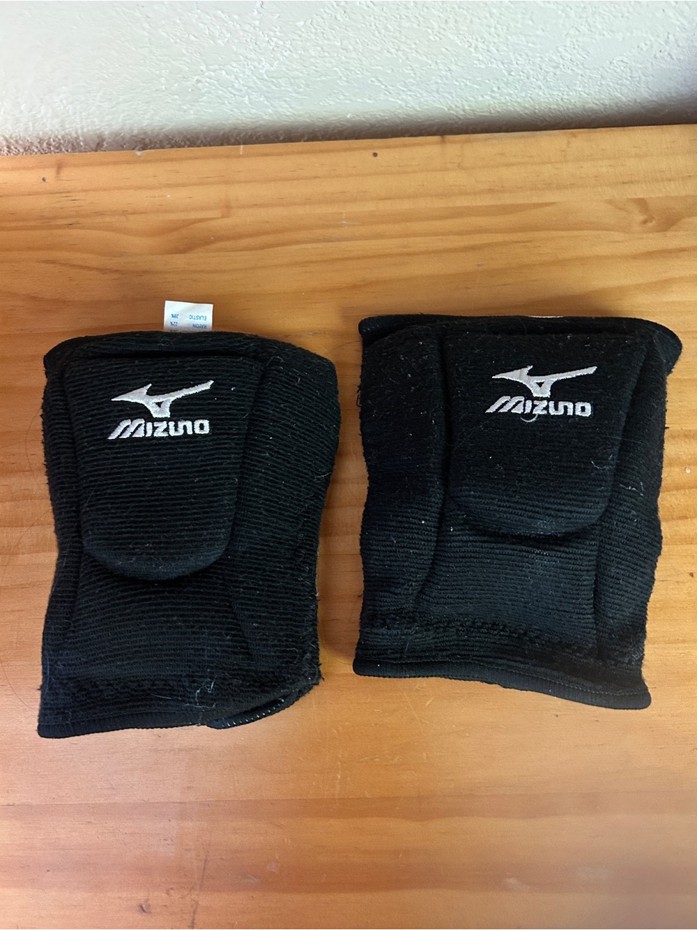 Mizuno Black KneePads - Volleyball